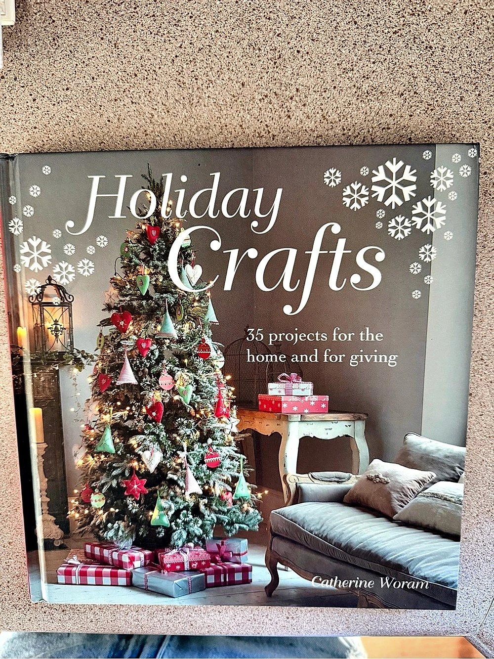 CICO Books Holiday Crafts: 35 Projects for the Home and for Giving: 35 Project